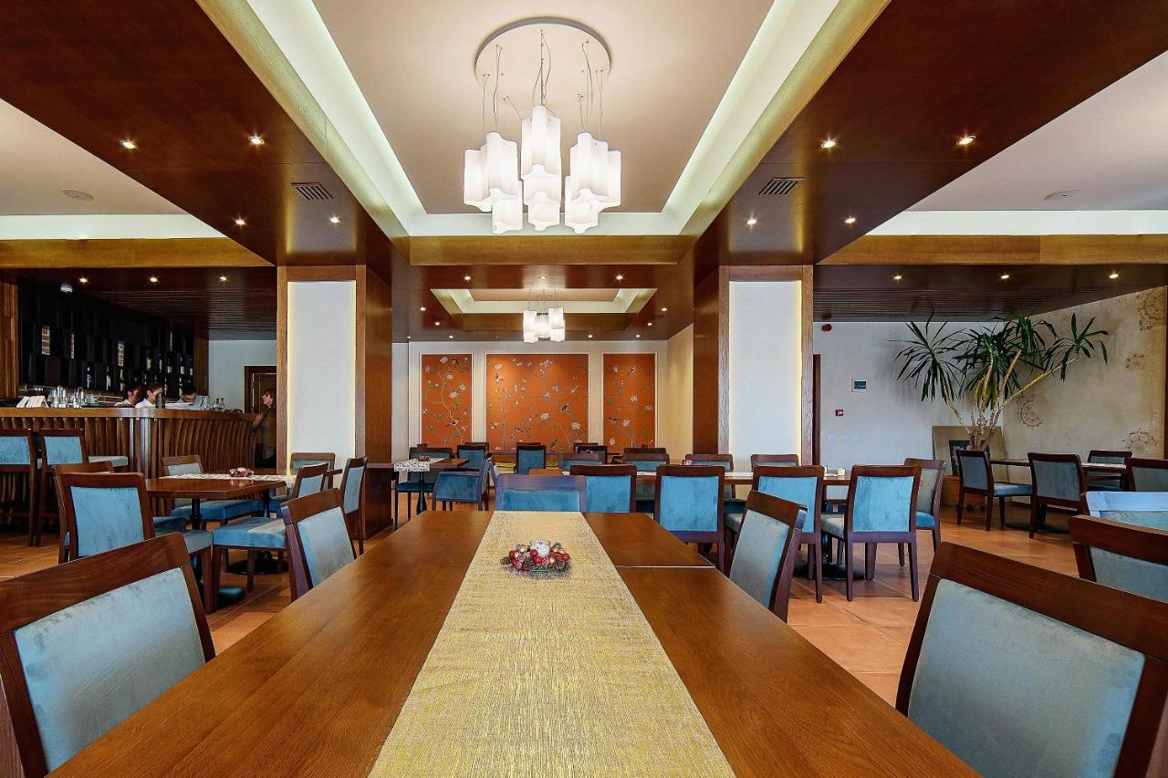 Hotel Buchenland Gura Humorului Exteriör bild
