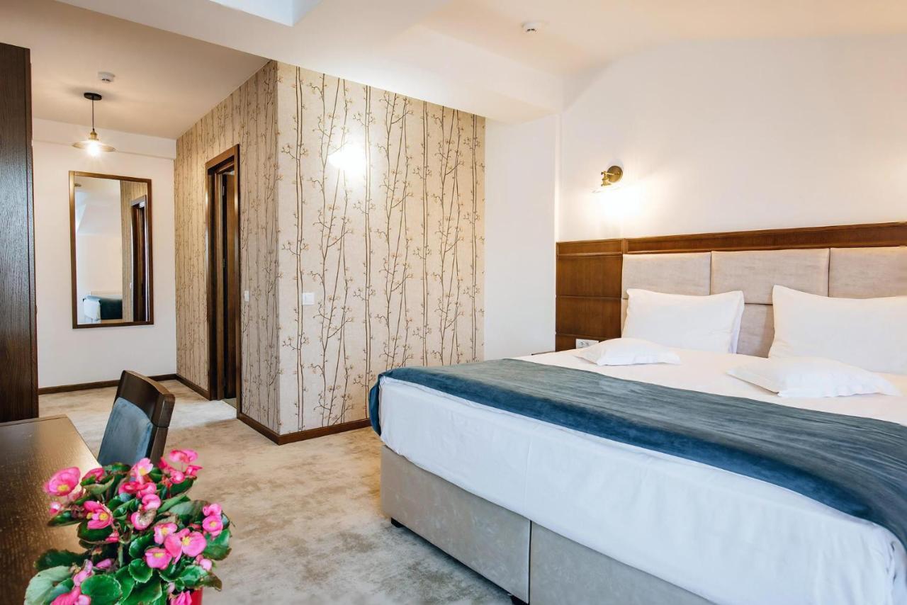 Hotel Buchenland Gura Humorului Exteriör bild