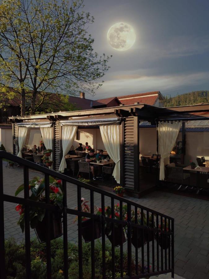 Hotel Buchenland Gura Humorului Exteriör bild