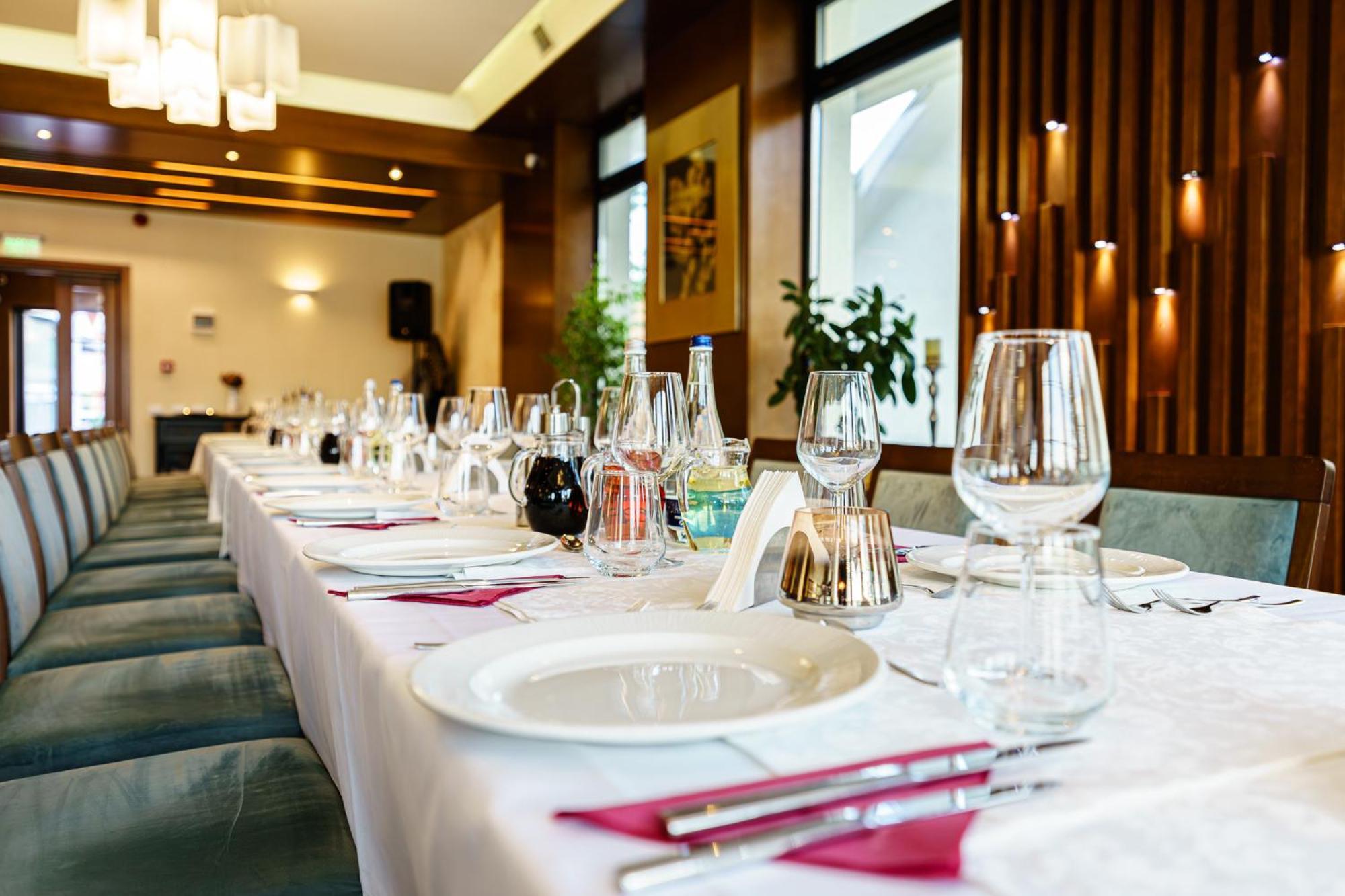 Hotel Buchenland Gura Humorului Exteriör bild
