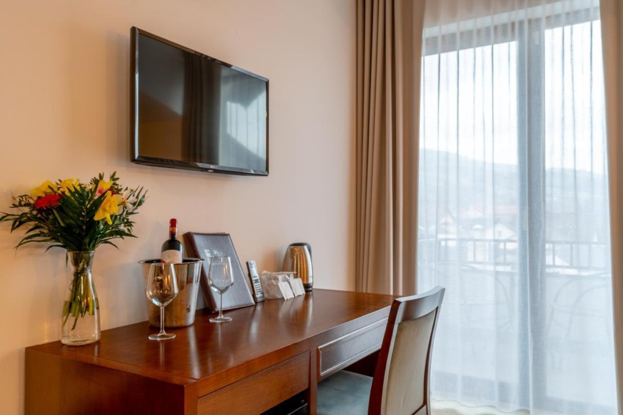 Hotel Buchenland Gura Humorului Exteriör bild