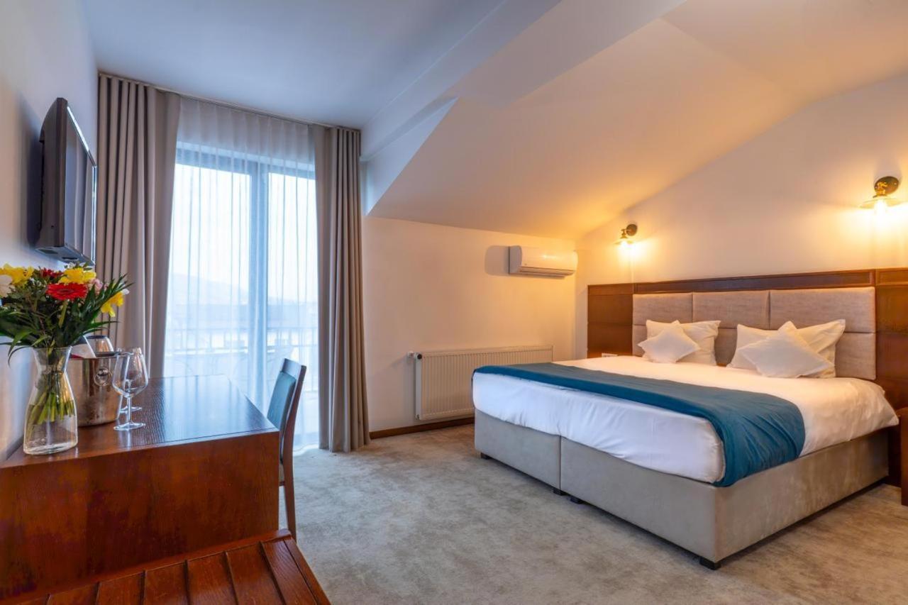 Hotel Buchenland Gura Humorului Exteriör bild