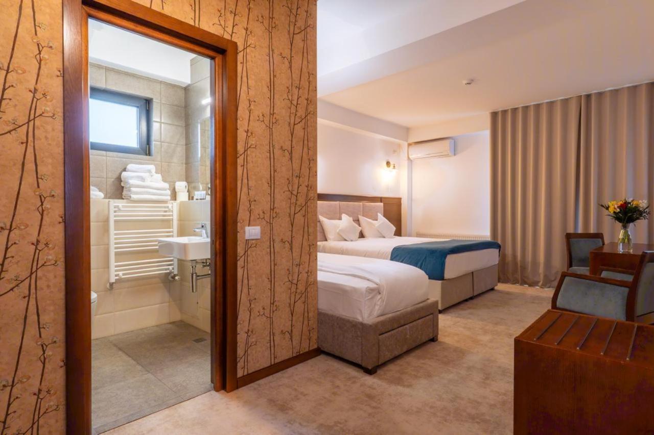 Hotel Buchenland Gura Humorului Exteriör bild