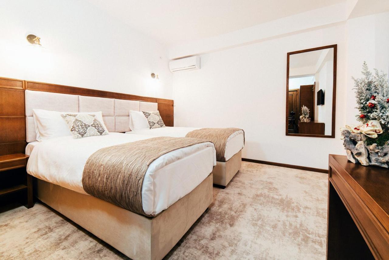 Hotel Buchenland Gura Humorului Exteriör bild